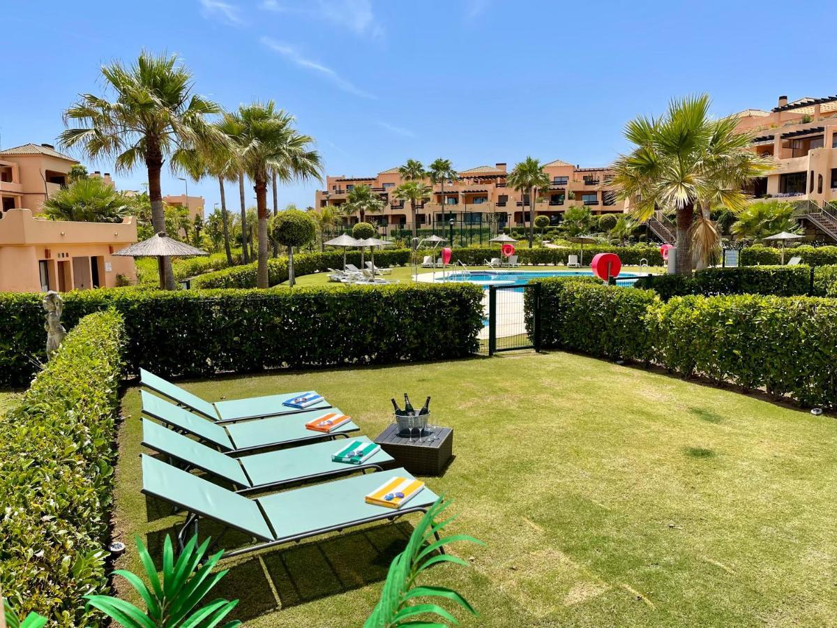 Casares Beach Golf Apartment With Private Garden Direct Pool Access Dış mekan fotoğraf