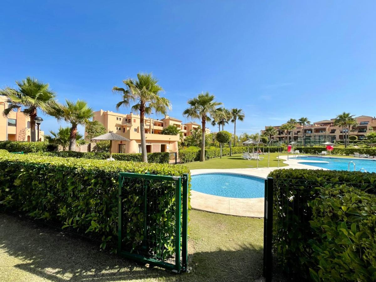 Casares Beach Golf Apartment With Private Garden Direct Pool Access Dış mekan fotoğraf