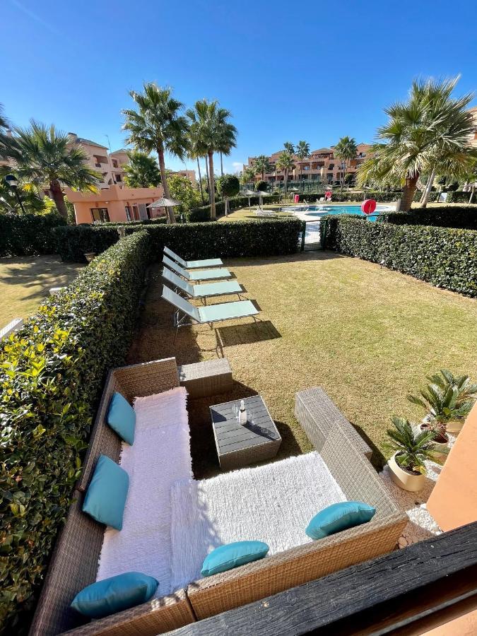Casares Beach Golf Apartment With Private Garden Direct Pool Access Dış mekan fotoğraf